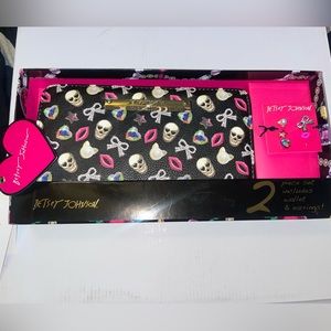 Betsey Johnson skull Wallet brand new